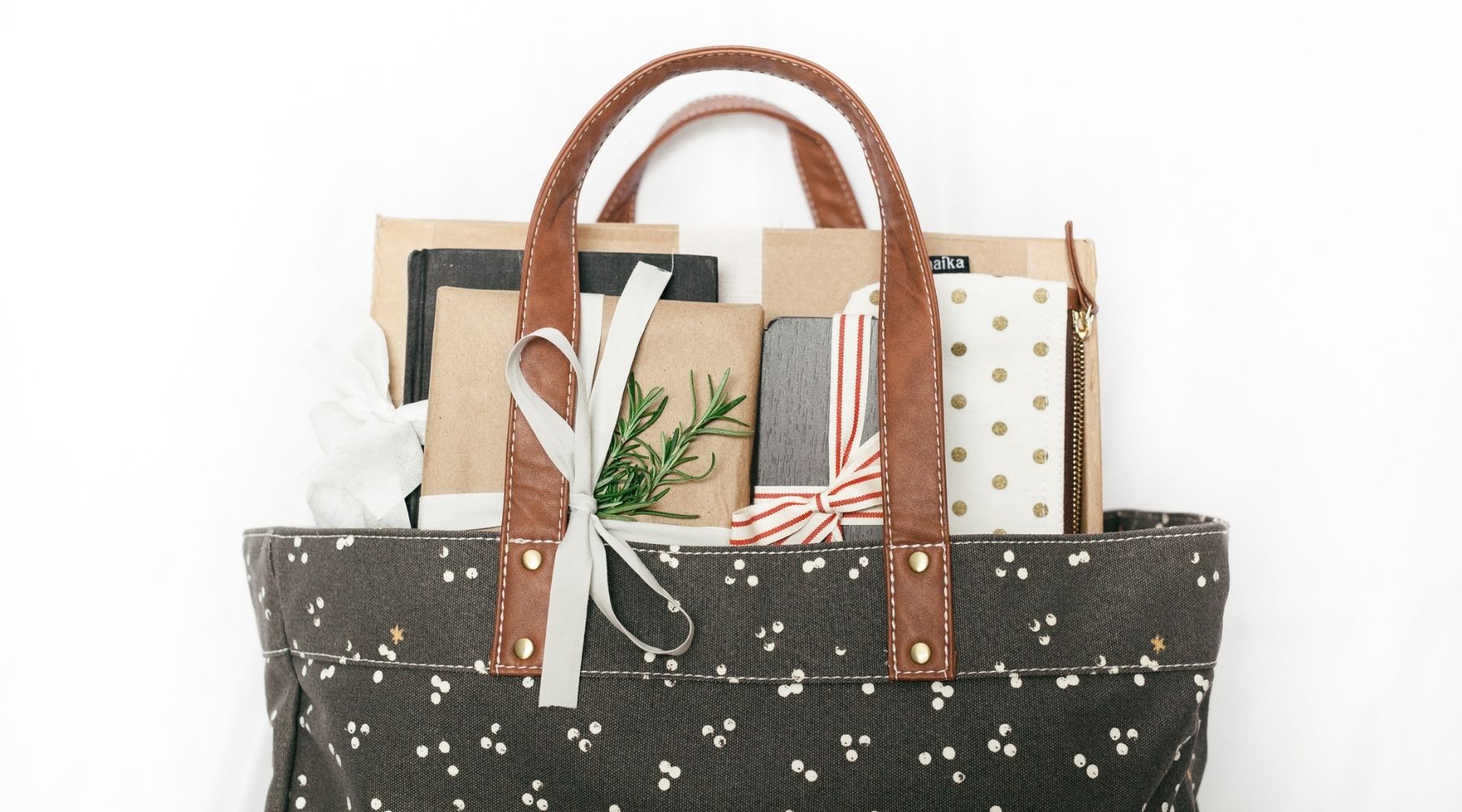 10 Unique Gift Ideas for the Bookworm in your life