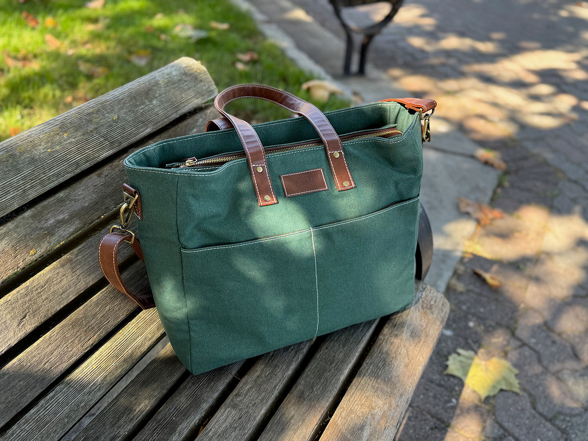 Essential Tote - Waxed Hunter Green