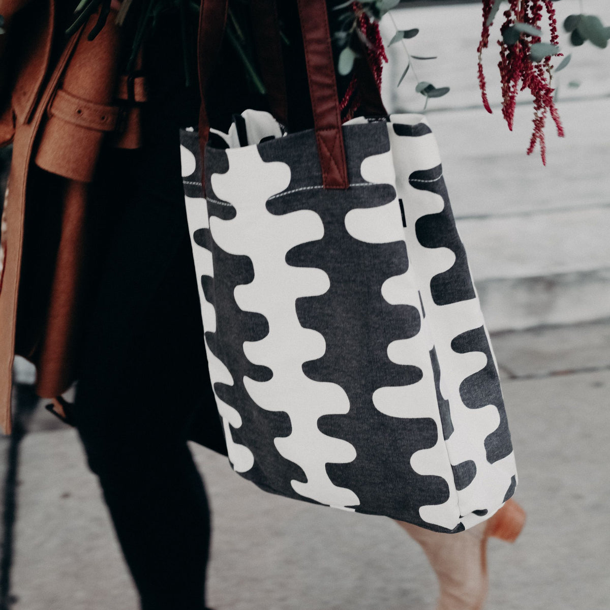 Market Tote Echo Charcoal