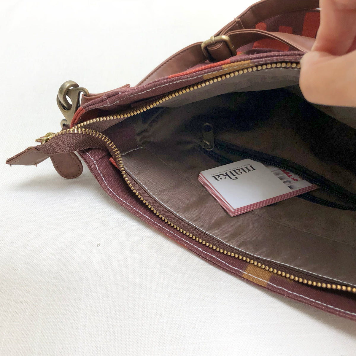 City Sling - Linea Red/Pink