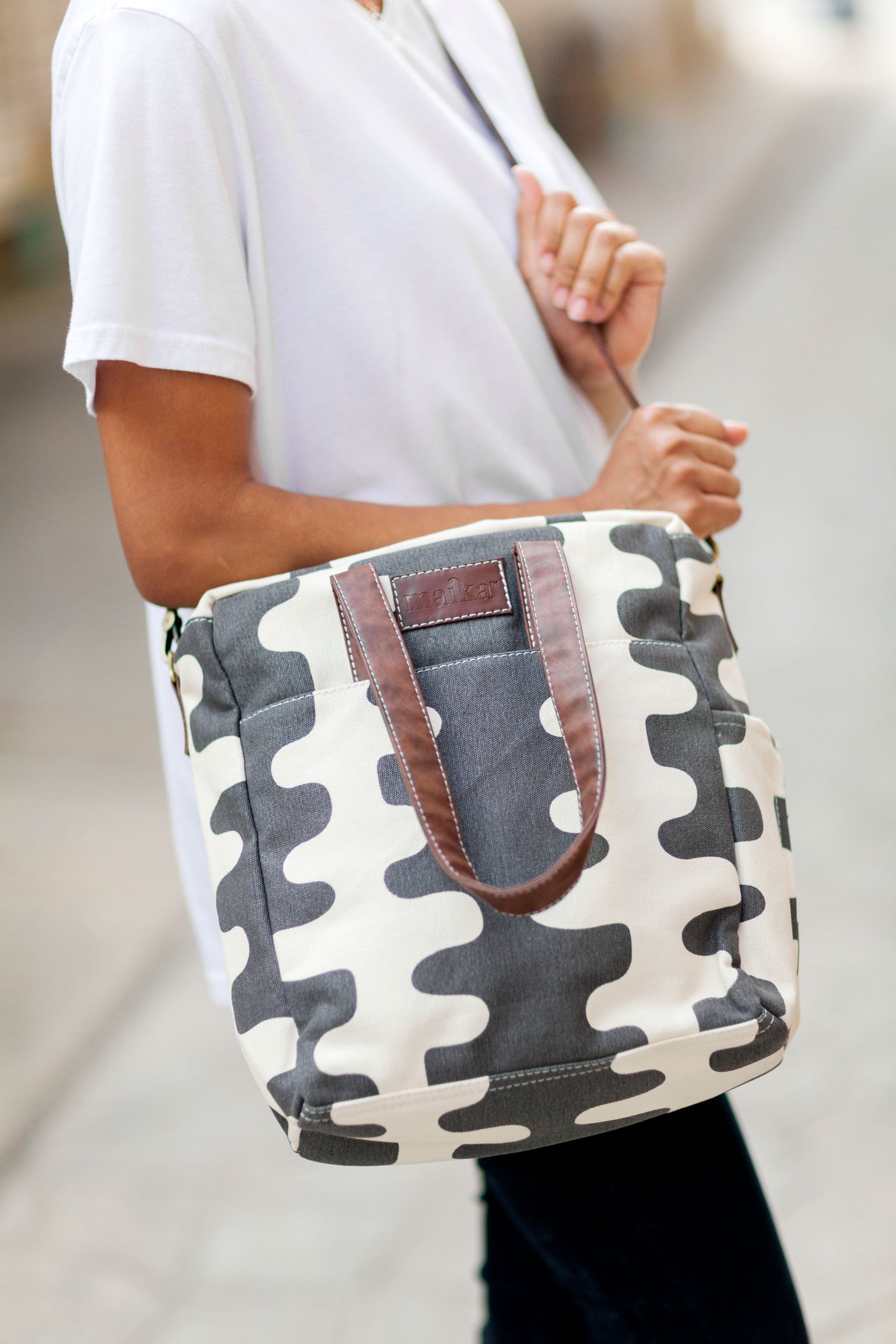 Commuter Tote - Echo Charcoal